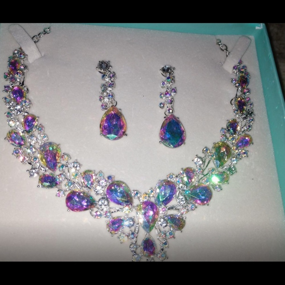 Austrian Crystal Bride Necklace and Earring Set